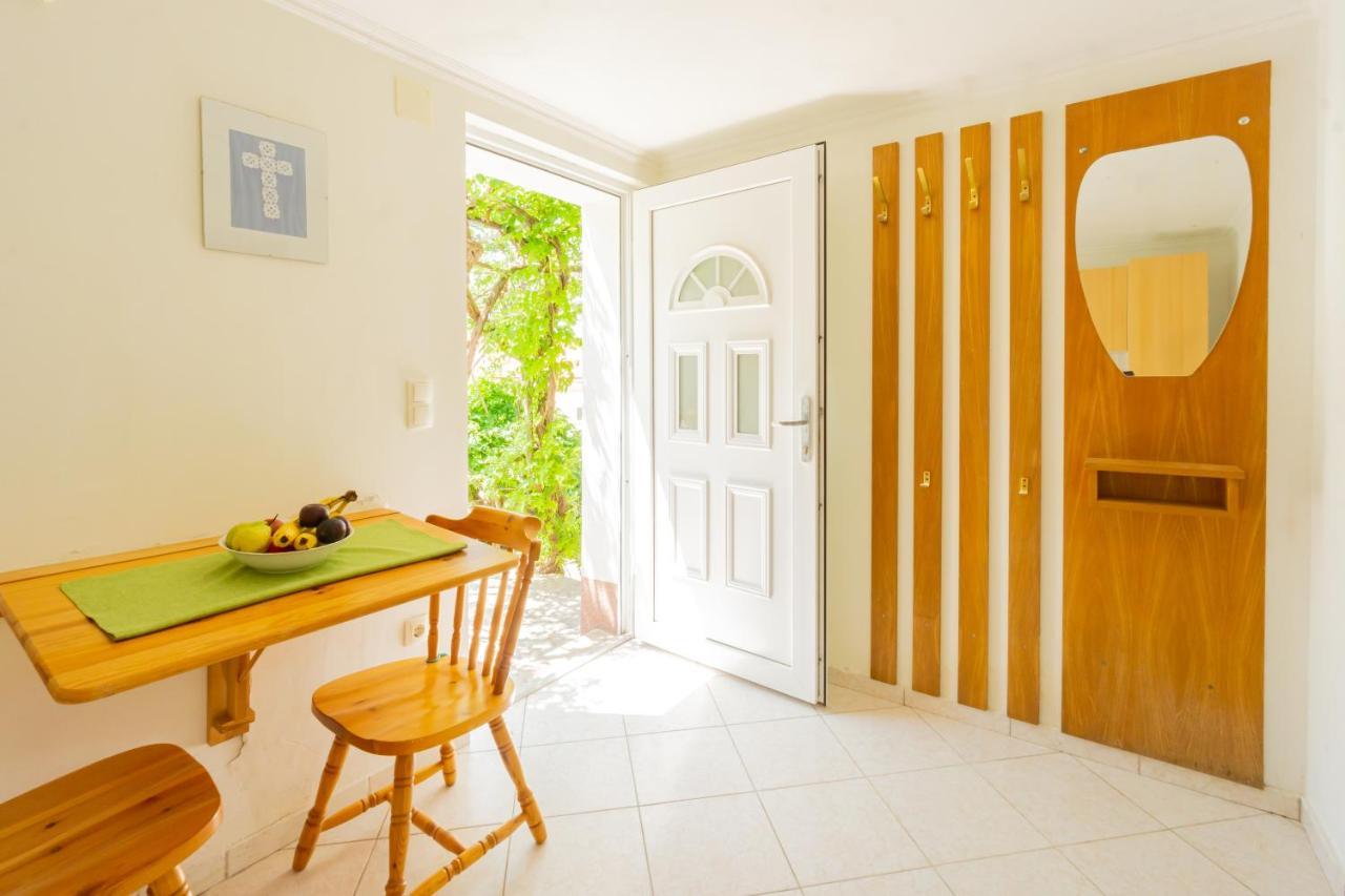 Apartment Coral Metajna Luaran gambar