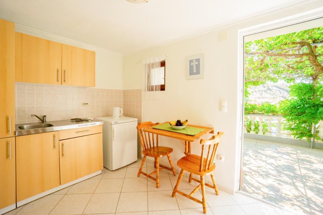 Apartment Coral Metajna Luaran gambar