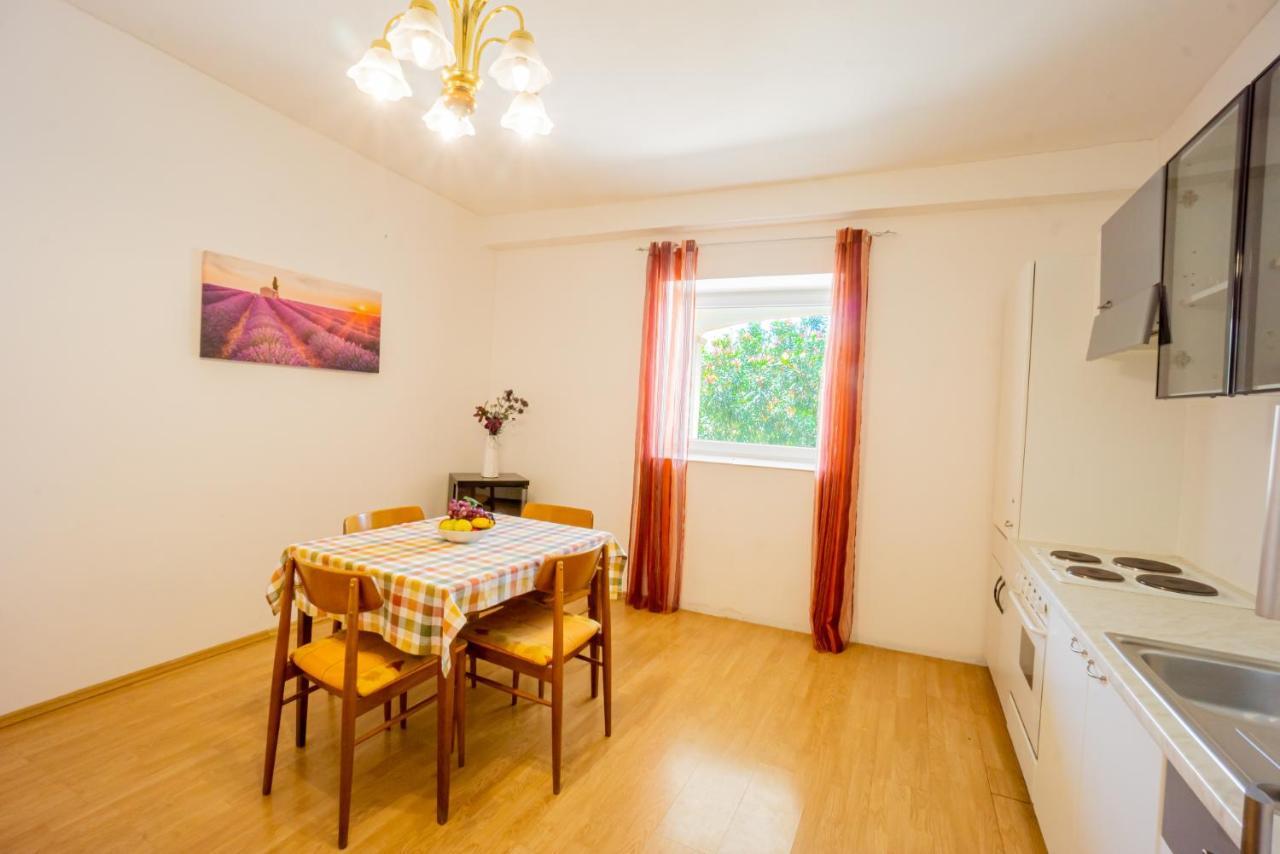 Apartment Coral Metajna Luaran gambar